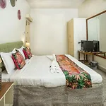 Hotel Pink Palace