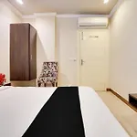 Super Townhouse Mansarovar Near Metro Station