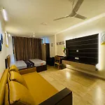 Sheesh Mahal - Family Studio Apt W Pool