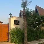 Elivaas 7Bhk Oakwood Manor With Pools & Lush Garden