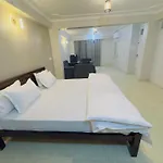 Penthouse Apartments By Cozystays Raja Park