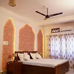 Seasoned Jaipur-Live In A 100-Year-Old Apartment
