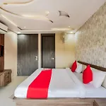 Super Hotel O The Moody Moon Hotel