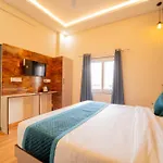 Palm Hotel Mansarovar
