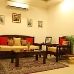 Saket Inn