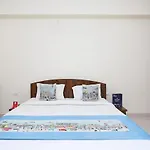 Oyo 8425 Hotel Shiv Palace