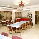 Adb Rooms Hotel Diana Palace