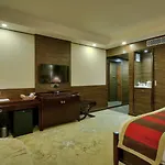 Polo Inn & Suites