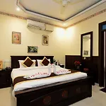 Hotel Surya Garh