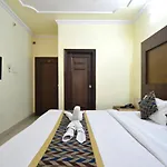 Hotel Radha Palace