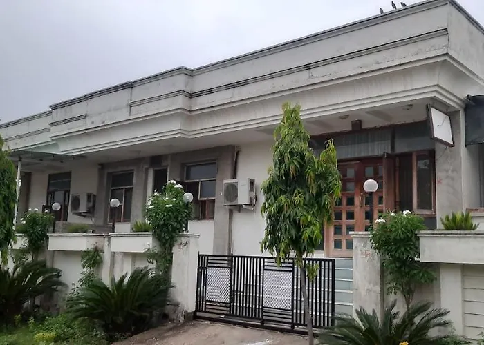 Janki Chandra - Homestay & Pg