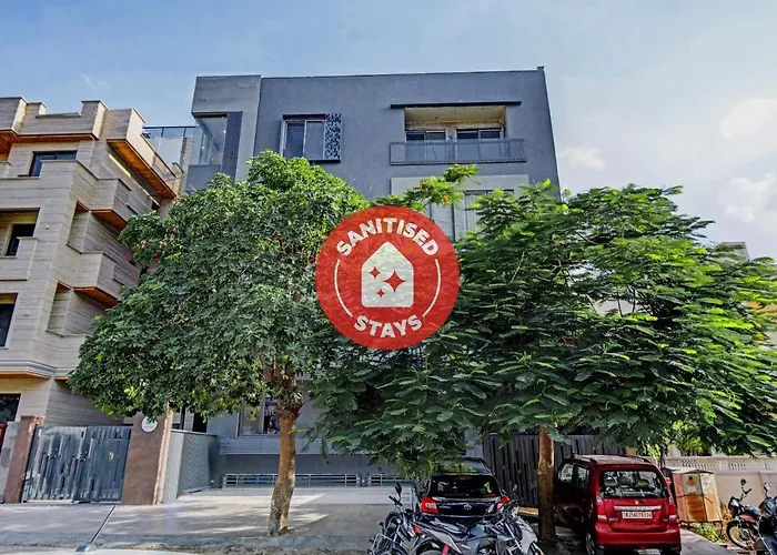 Oyo 80372 Townhouse 413