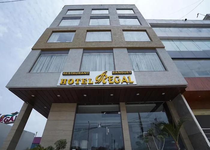 Hotel Regal By Rhytham