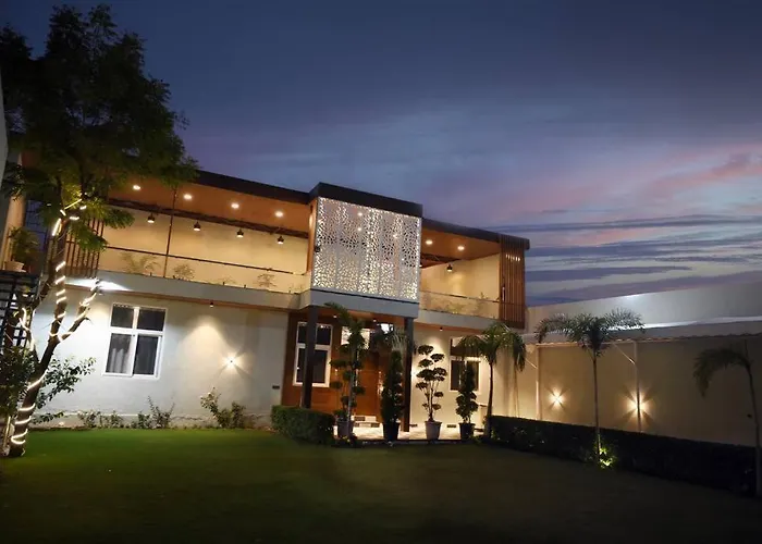 Acorn Villa