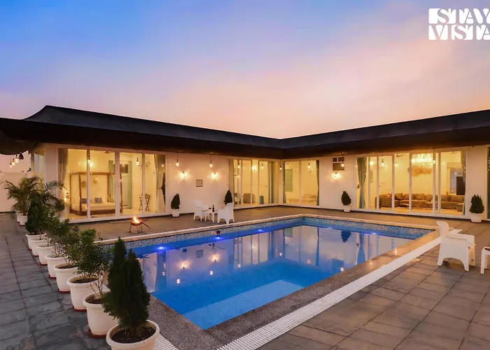 Stayvista\'S Kundan Villa - Pet-Friendly Villa With Sprawling Lawn, Outdoor Pool