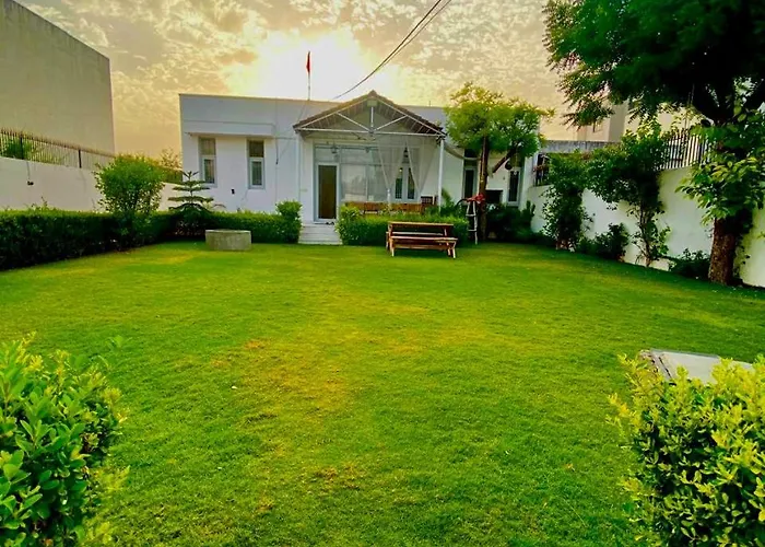 Solanki Farms & Pool Villa Garden Fully Private