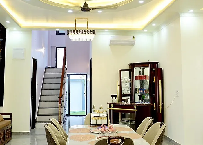 Aura Villa
