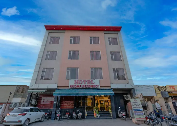 Hotel Aroma Residency
