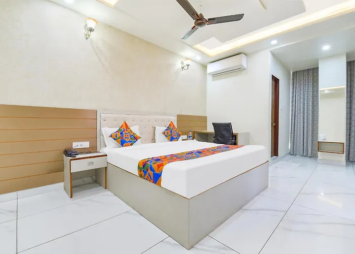 Fabhotel Cm Palace