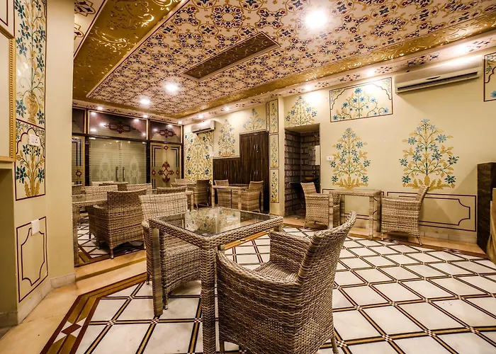 Collection O 36316 Hotel White Palace