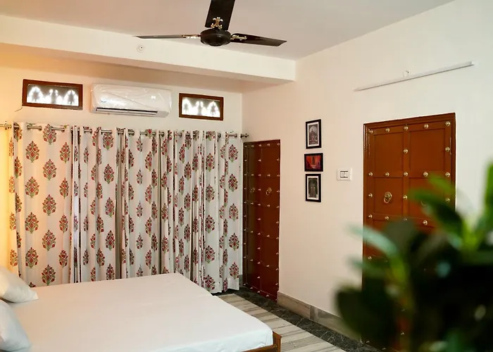 Seasoned Jaipur-Live In A 100-Year-Old Apartment