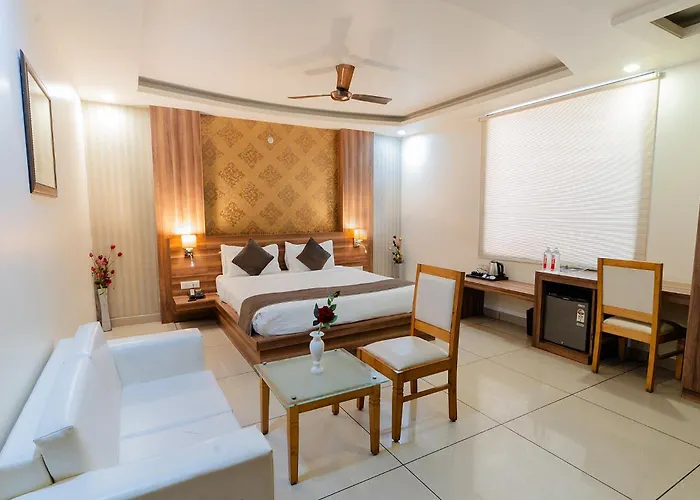 Fabhotel Signature Inn