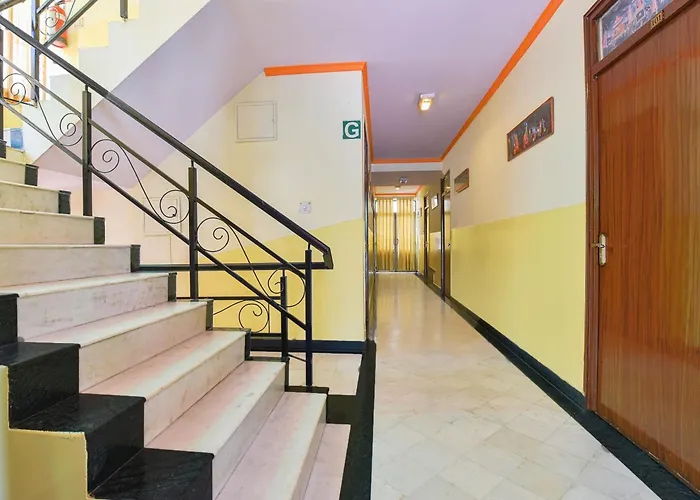 Collection O Anuja Palace