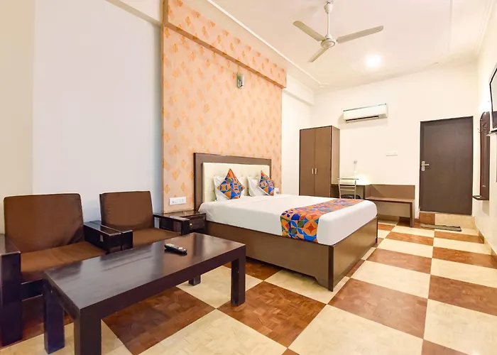 Fabhotel Dream Palace