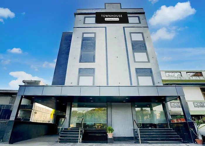 Super Townhouse Girdhar Marg Jaipur Formerly Hotel Srida