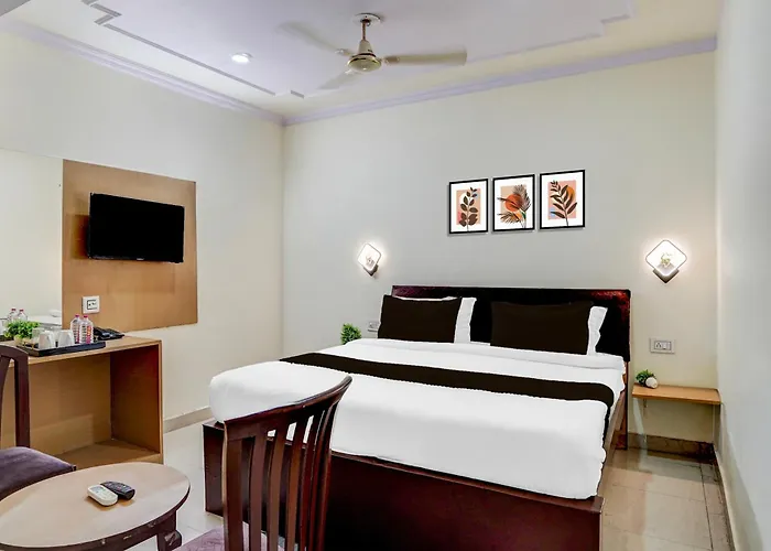 Super Hotel O Heera Palace