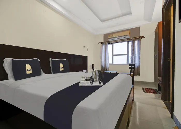 Super Townhouse Oak Hotel Heritage Heights
