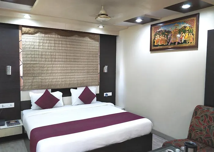 Hotel Jinendra Palace