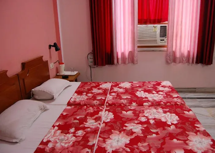 Hotel Madhav Palace