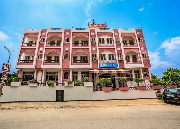 Fabhotel Raj Laxmi Palace