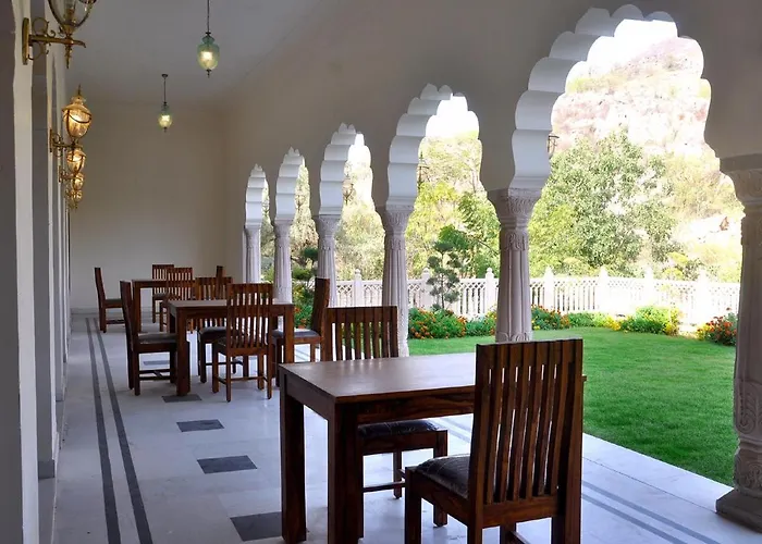 Hotel Raj Bagh Palace