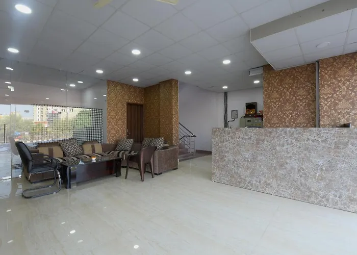 Oyo 23606 Hotel Danaria