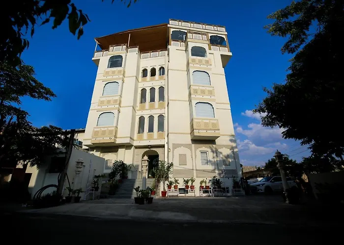 Hotel Ratangarh Palace