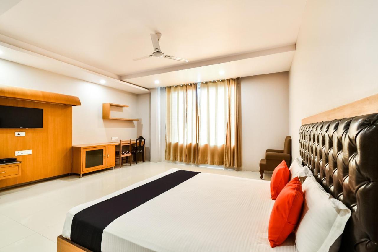 Townhouse 652 Royal Akshayam 4*