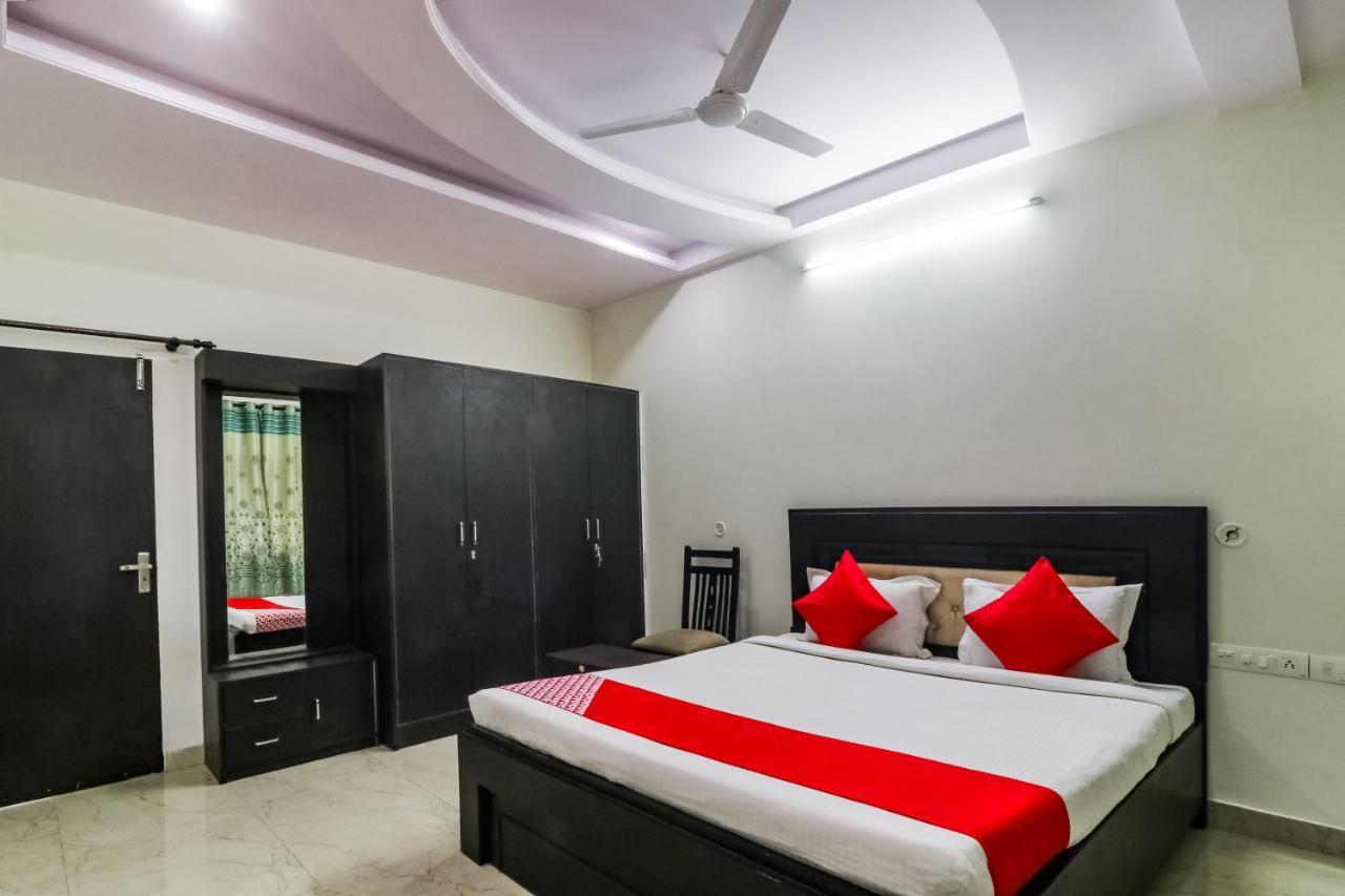 Oyo 26863 Raj 3* Jaipur