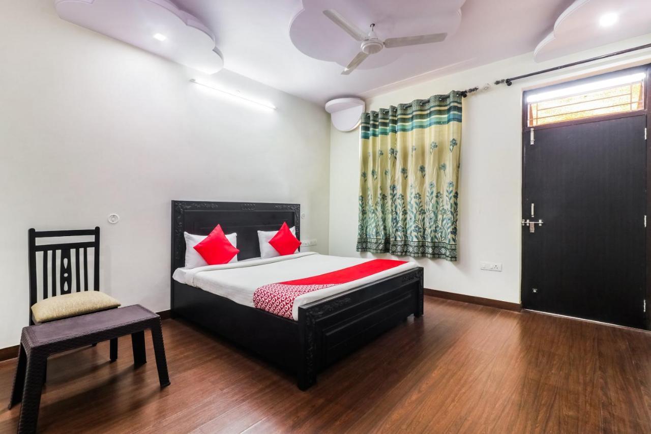 Oyo 26863 Raj Hotel 3*