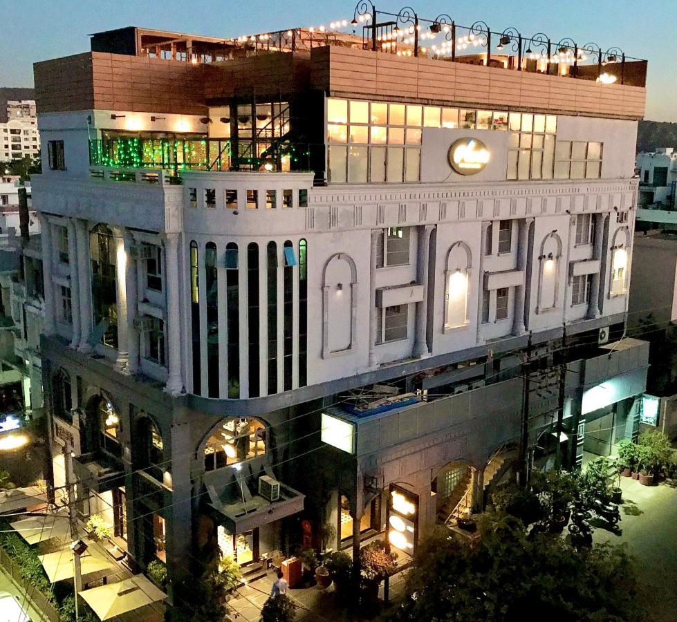 Kings Corner Hotel