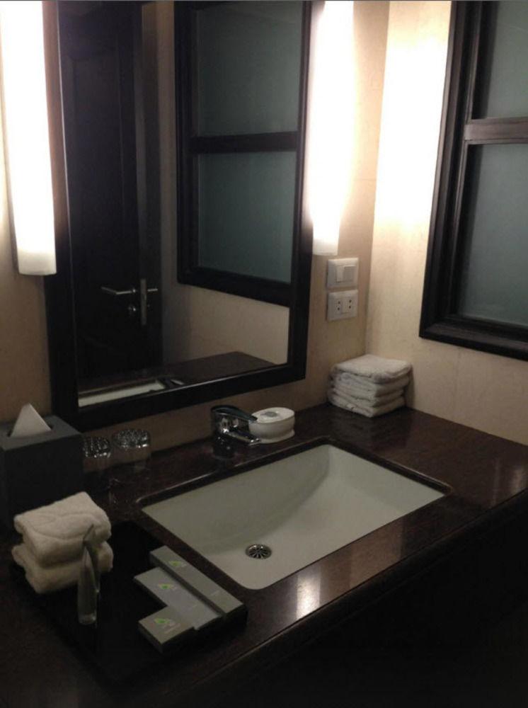 Hotel Leisure Grand Chanakya