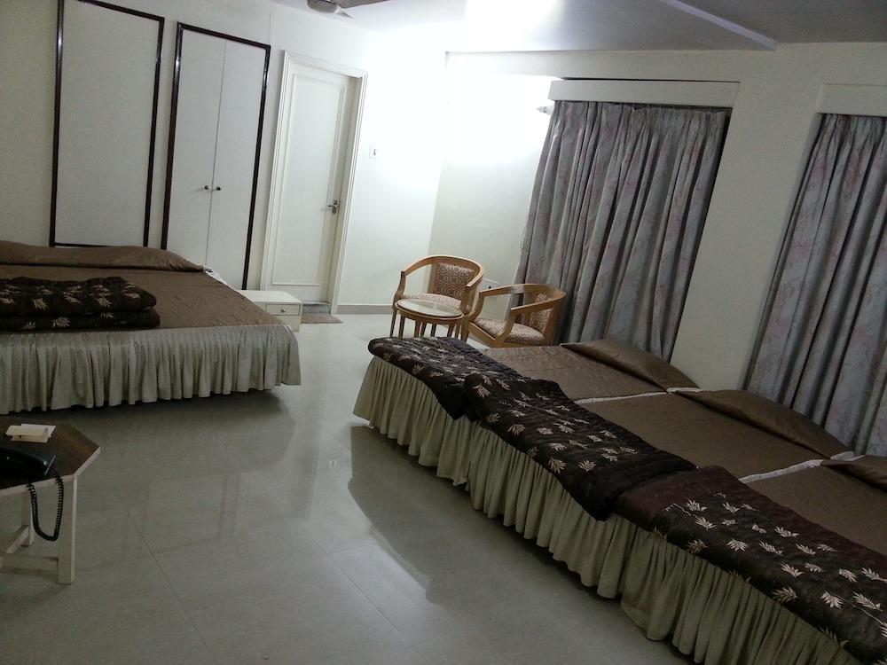 Hotel Oyo 15359 Kachandeep 3*