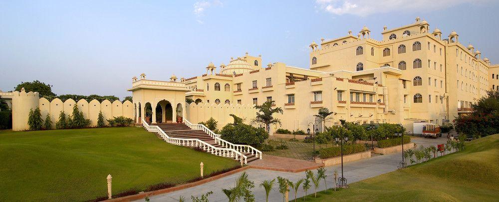 Le Meridien & Hotel