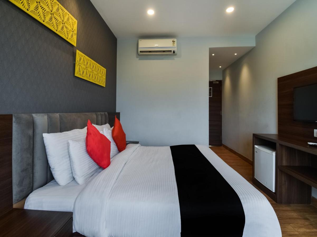 Capital O 36319 10 Square Hotel 3*