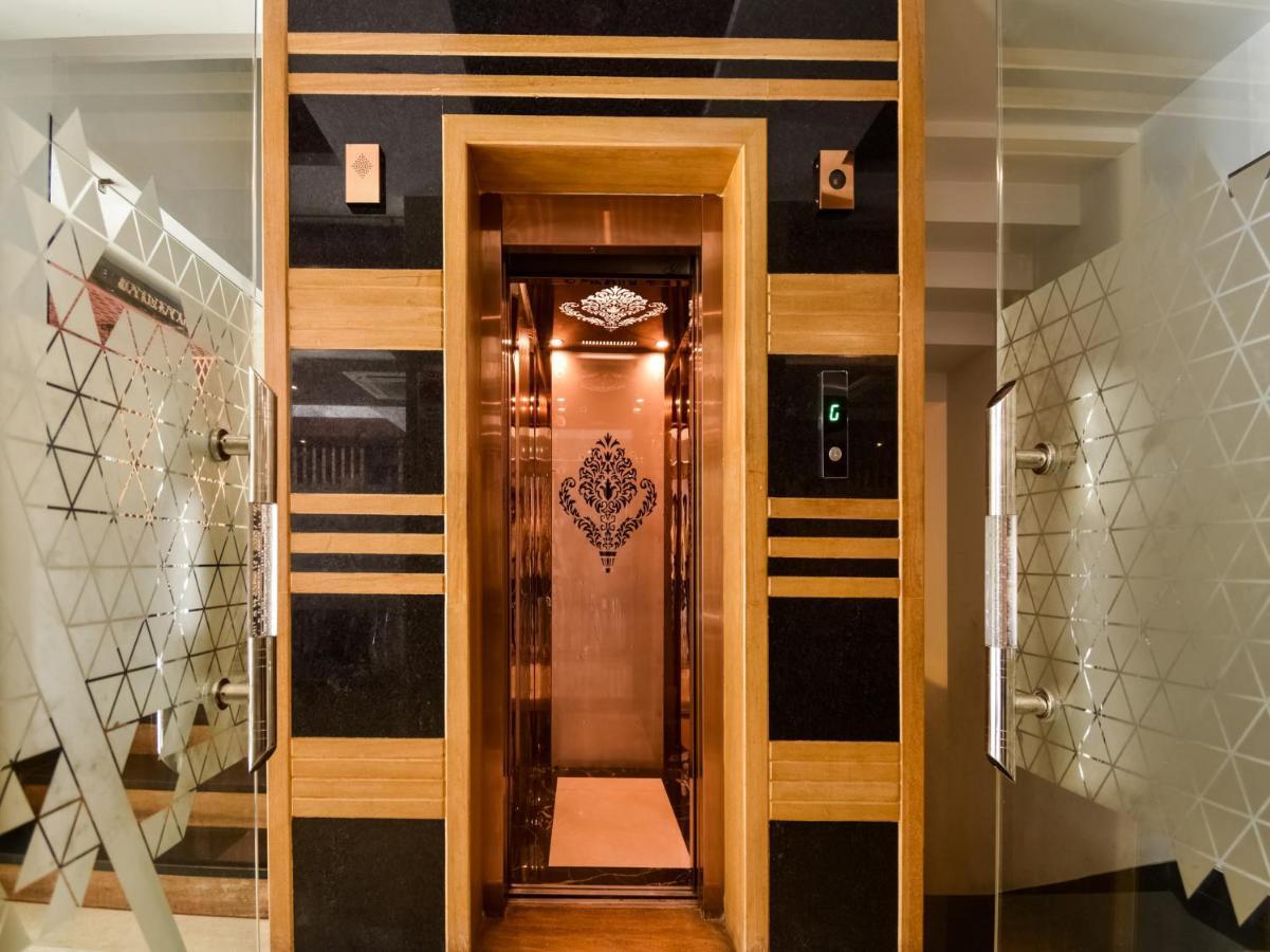 Capital O 36319 10 Square Hotel 3*