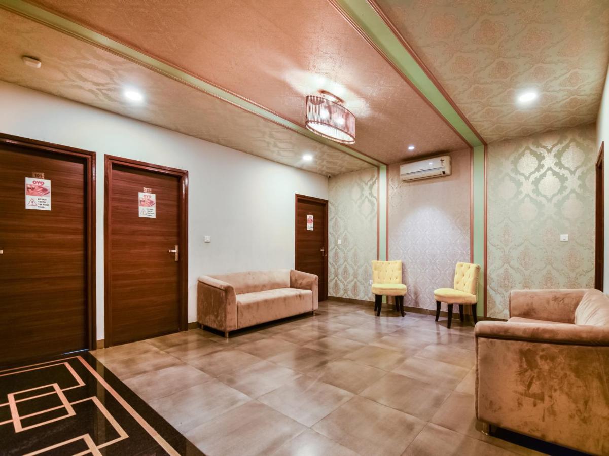 Hotel Capital O 36319 10 Square