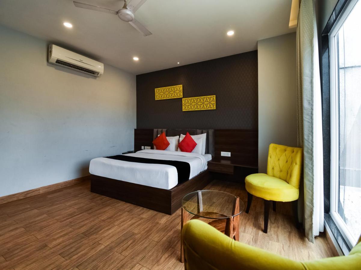 Capital O 36319 10 Square Hotel