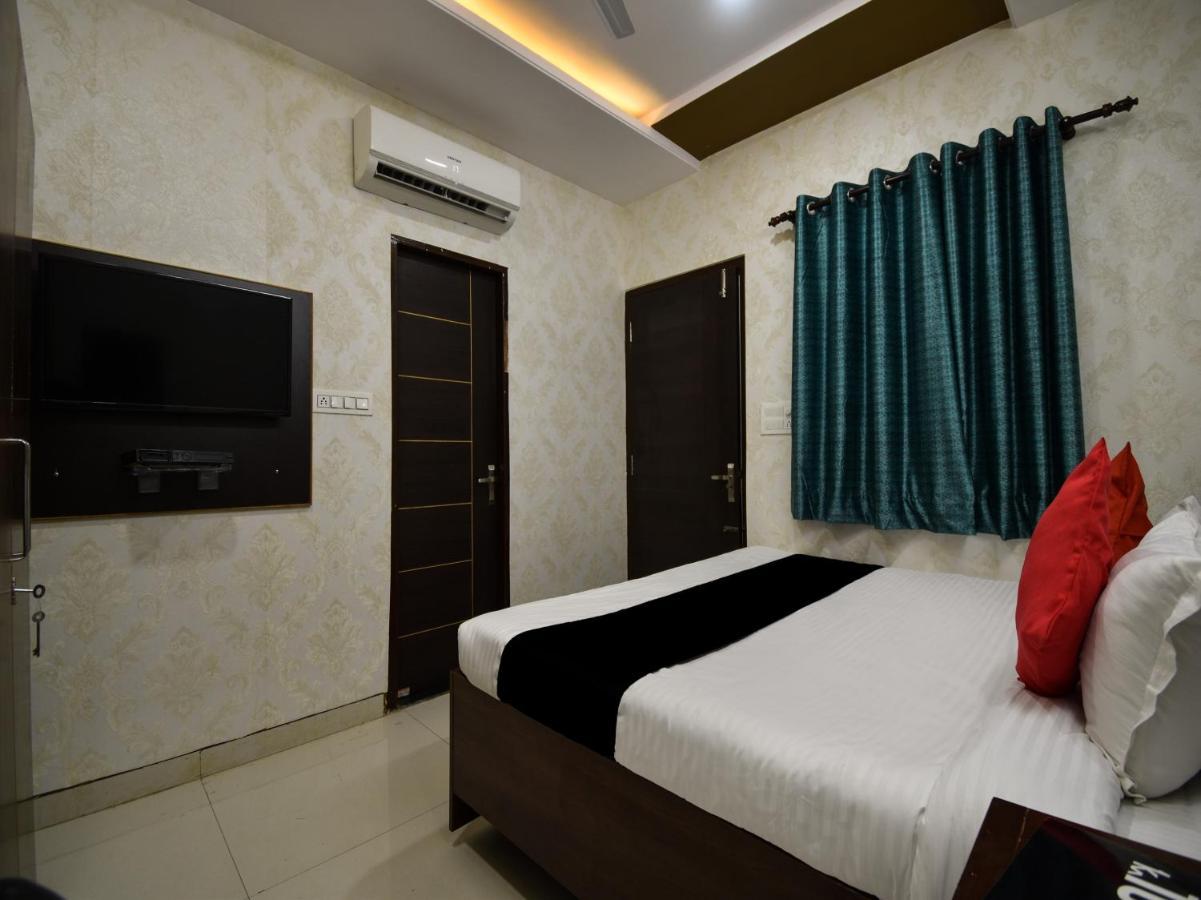 Capital O 36319 10 Square 3* Jaipur
