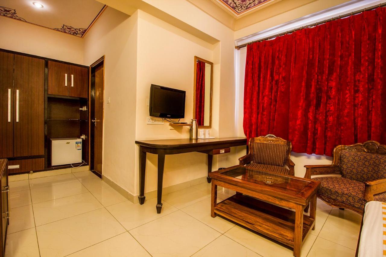 Fabhotel Amer Heritage Hotel